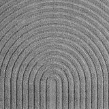 Voorzijde van Vloerkleed 'Zen Arches' – Zilver Japandi Design met Textuur