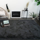 Fluffy vloerkleed antraciet in woonkamer – luxe en zacht sfeerbeeld