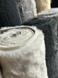Close-up fluffy offwhite vloerkleed