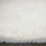 Zijkant detail KNUFFEL vloerkleed – 30 mm dikke pool en fluffy afwerking