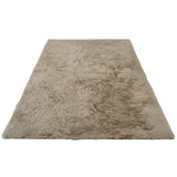 KNUFFEL hoogpolig vloerkleed licht taupe – liggend productbeeld op witte achtergrond
