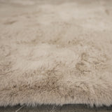 Zijkant detail KNUFFEL vloerkleed – 30 mm dikke pool en fluffy afwerking
